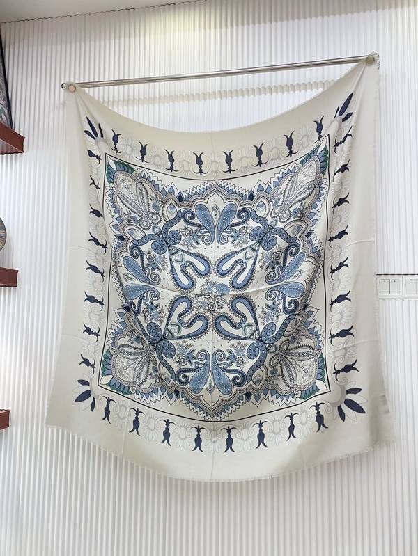 Loro Piana Scarf LPC00063 Loro Piana Scarf LPC00063